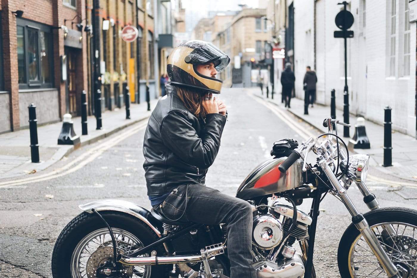 Bobber store style helmet