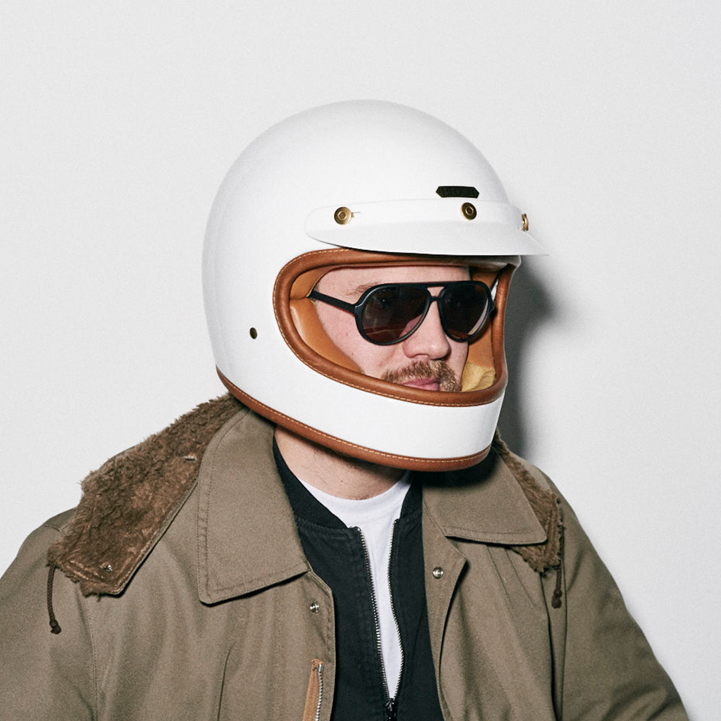 Glossy White Carbon Sun Peak