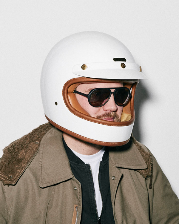 Glossy White Carbon Sun Peak